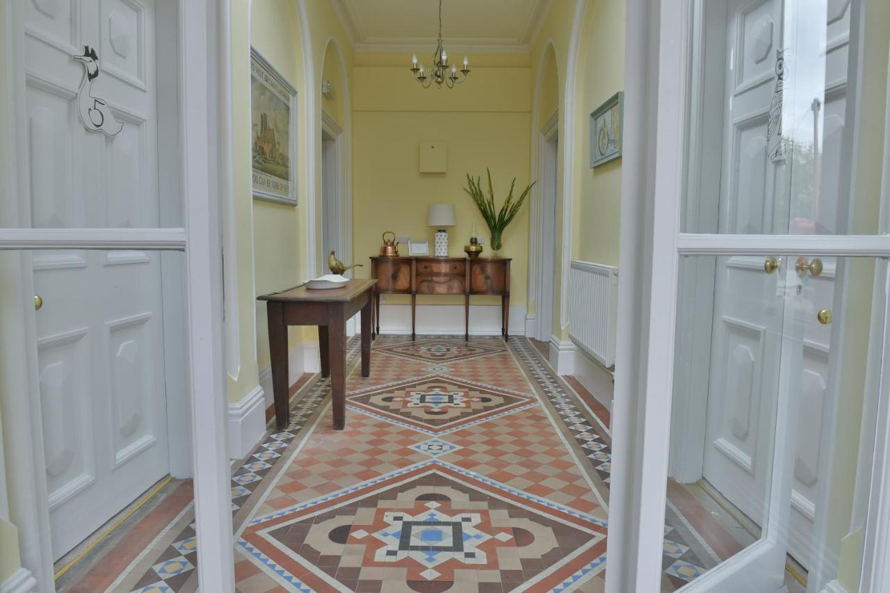 Bed and breakfast The Loddon Swan Extérieur photo