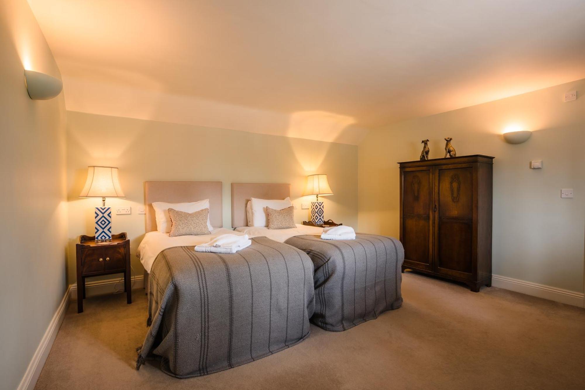 Bed and breakfast The Loddon Swan Extérieur photo