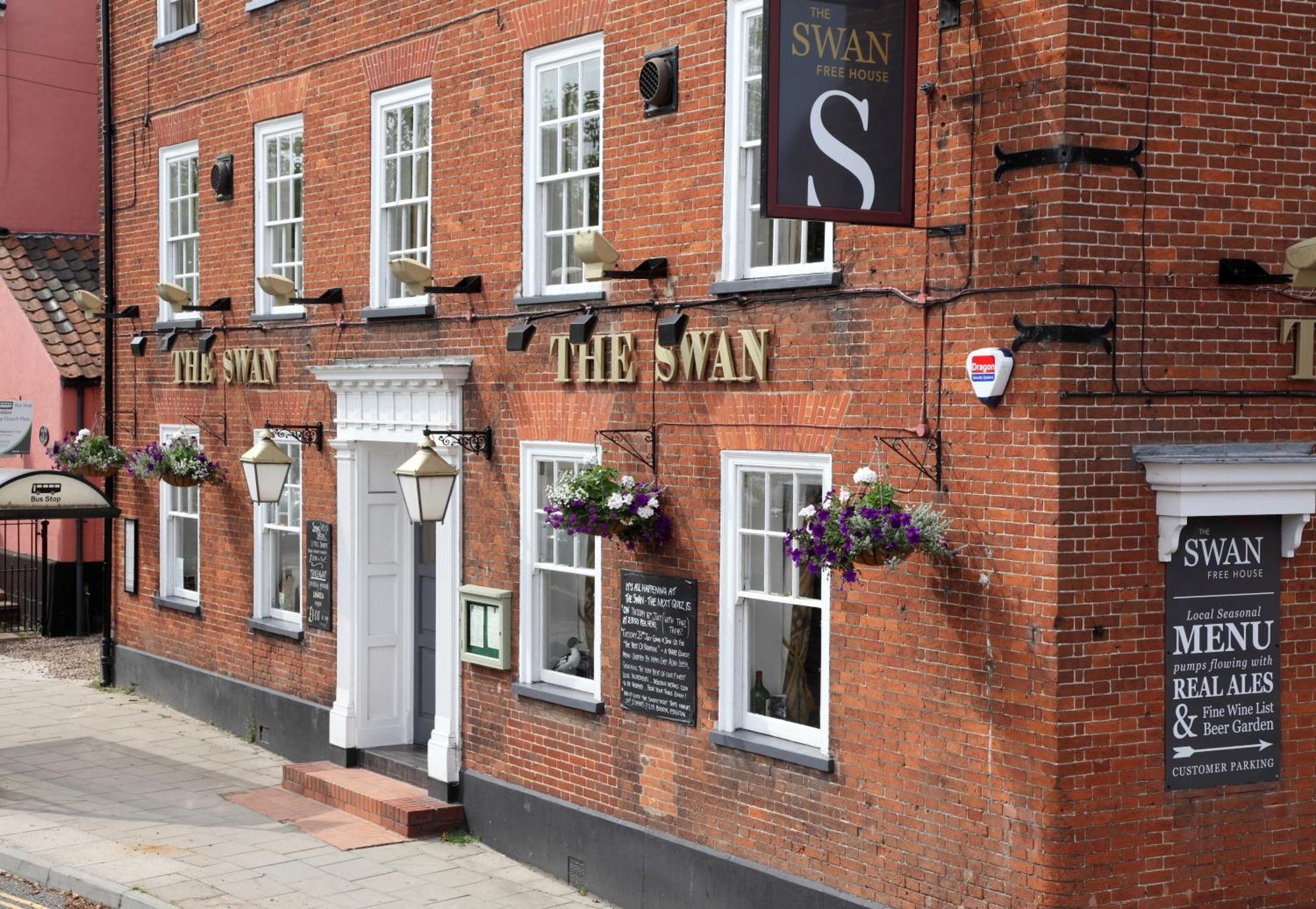 Bed and breakfast The Loddon Swan Extérieur photo